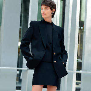 Set Estivo da Ufficio per <span class=keywords><strong>Donna</strong></span> Personalizzato OEM, Elegante Completo Formale con Gonna, <span class=keywords><strong>Blazer</strong></span> Corto in <span class=keywords><strong>Tweed</strong></span> e Gonna Coordinata - Product Image 6