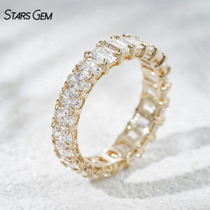 Bague éternelle de luxe empilable style demi-entier demi-extérieur StarsGem en or massif 10K plaqué rhodium avec diamant de laboratoire taille émeraude 3,39 carats au total - Product Image 1