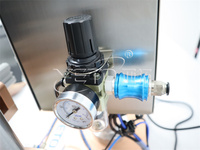 Machine de bouchage semi-automatique pneumatique pour bouteilles en plastique, liquides carbonatés, lotions, avec serrure de bureau et vis en verre, fabriquée par YETO