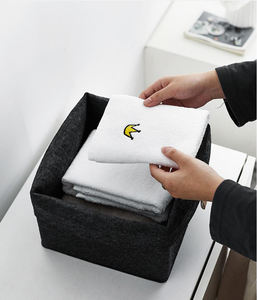 Caja de almacenamiento de fieltro de color gris y negro de diseño clásico para uso diario en el hogar/Oficina - Product Image 5