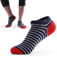Beaucoup de chaussettes en tricot de couleur Chaussettes basses pour hommes