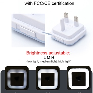 Luz Nocturna Pequeña con Sensor de Luz, Enchufe de Pared, Brillo Regulable - Product Image 6