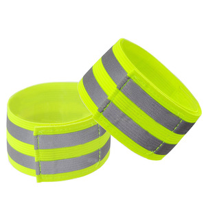 Banda Reflectante Elástica de Alta Visibilidad para Correr de Noche, Ciclismo, Brazalete, Muñequera, Tobillera, Fabricada con Poliéster Ecológico - Product Image 1