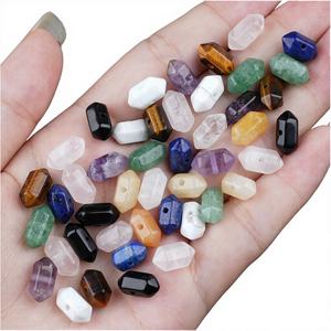 Vente en gros de pierres de guérison en sodalite et en quartz rose sculptées en forme de cœur en résine miniature pour les travaux manuels d'amour de Noël - Product Image 1