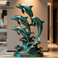 Sculpture de dauphin de surf en bronze coulé de luxe, grande statue d'animal marin en cuivre pour la décoration de piscine, de jardin extérieur et de paysage
