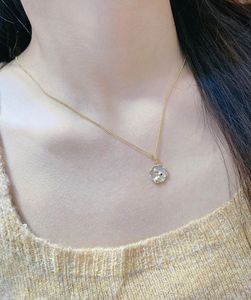 Xinfly Pulsera de Cadena Cubana Texturizada con Dije de Conejo del Zodíaco Chino de Oro Puro de 18K, Rubí y Concha Blanca, para Parejas - Product Image 3