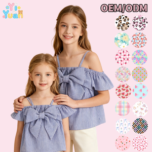 Encantadora Blusa para Niñas Pequeñas con Rayas Azules y Blancas, Hombros Descubiertos, Tirantes Finos, Manga con Volantes, Lazo Frontal y Dobladillo con Vuelo, Servicio Personalizado - Product Image 1