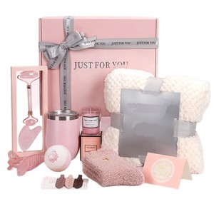 Set de Regalo de Baño Herbal con Aromaterapia y Aroma Floral, Vela de 100 ml en Vaso al Vacío y Calcetines - Regalo de Cumpleaños Rosa para Mujer - Product Image 1