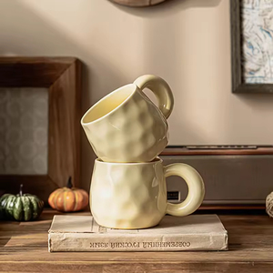 Ensemble de tasses à café en céramique noire et blanche, design japonais moderne, grande capacité, avec poignée épaisse et cuillère pour un usage domestique - Product Image 1