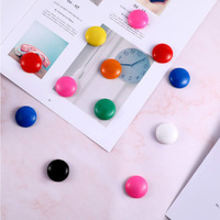Couleur magnétique clou bureau enseignement rond en plastique boucle magnétique aimant papeterie ménage tableau blanc particules magnétiques.