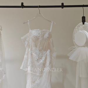 Robe de mariée sirène moderne et élégante LY117 à col bateau avec dentelle florale, appliques en cristal, traîne chapelle et manches courtes - Product Image 5