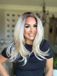 Pelucas sintéticas rubias de capas con encaje frontal HD 13x4 transparente, resistentes al calor, con línea de cabello natural y longitud corta. - Product Image 3