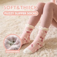 Chaussettes douillettes en polaire corail à imprimé floral pour femme, chaudes et confortables, idéales pour l'intérieur, le sommeil ou comme cadeau de Noël