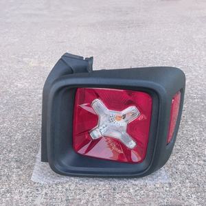 Piezas de automóviles de alta calidad, lámpara trasera plateada para <span class=keywords><strong>Jeep</strong></span> <span class=keywords><strong>Renegade</strong></span> 2016 2017 2018 2019 2020 2021 2022 - Product Image 2