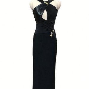เดรสผ้า PU เว้าหลังสำหรับผู้หญิงชุดเดรสปาร์ตี้เปิดหลังสีดำเซ็กซี่พิมพ์โลโก้ตามสั่ง - Product Image 6