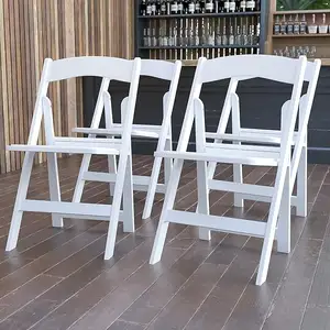 Vente en gros Chaise de mariage pliante en plastique blanc pour fête Wimbledon pour banquet d'hôtel pour banquet de jardin extérieur
