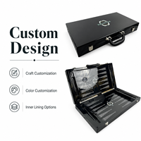 Coffret de jeu de backgammon en bois noir brillant fait main sur mesure avec poignée de transport portable, étui de rangement de luxe pour jeux de société, couleur artisanale
