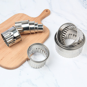 Herramientas para hornear hechas a mano de acero inoxidable, pentagrama, dientes redondos iguales, piel de bola de masa hervida, punta de <span class=keywords><strong>Pasta</strong></span> cortada, herramienta de repostería para hornear galletas - Product Image 4