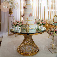 Tables de présentation de gâteaux de mariage en or de luxe pour les événements de banquet et les fêtes