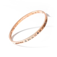 Bracelet en acier titane, élégant et original, les lettres romaines ne se décolorent pas. Bracelet pour femme, style homme