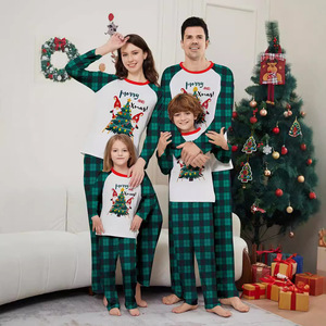 <span class=keywords><strong>Pigiama</strong></span> Natalizio Coordinato Famiglia 2026: Stampa Auto Bianca, Morbido e Alla Moda per Genitori e Figli - Product Image 4