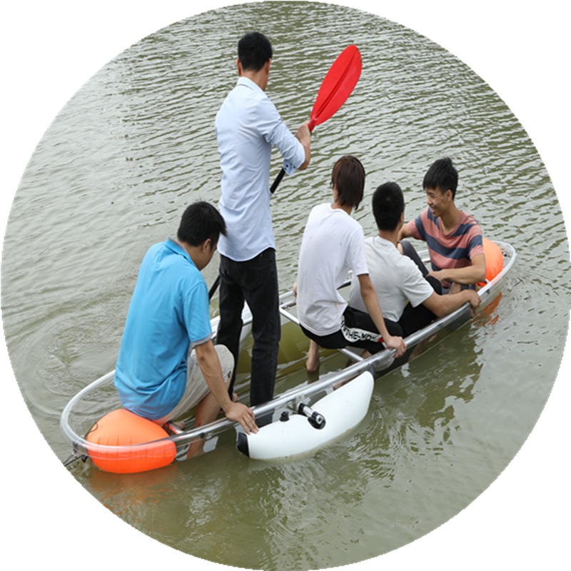 โพลีคาร์บอเนตเรือโปร่งใสที่มีเรือและไม้พายเอทิลีนสำหรับขายเที่ยวชมสถานที่ขายเรือ