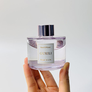 Một bộ khuếch tán tinh dầu không cần nước giúp ngủ và thư giãn. Nhóm Hoa Oải Hương của mùi hương là nhẹ nhàng và làm dịu. - Product Image 5