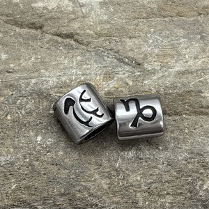 Perline Zodiacali Antiche in Tono Argento, Charm con Foro per Bracciali Europei - Product Image 2