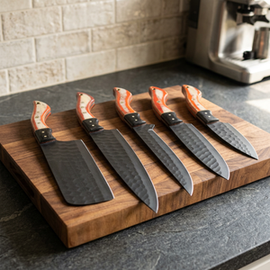 Ensemble de couteaux de chef en acier carbone forgé fait main sur mesure, cinq pièces, manche en bois de rose ambidextre avec étui en cuir - Product Image 2