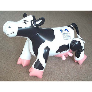 Juguete inflable de vaca de PVC para niños de 2 a 4 años, artículo de juego unisex - Product Image 1