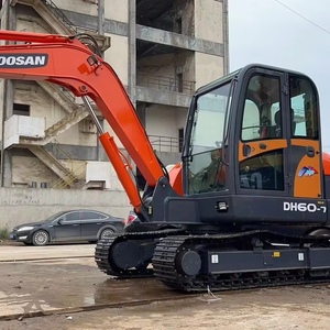 Offre Spéciale : Mini-pelleuse Doosan DH60 d'occasion avec chenilles résistantes à l'usure, marteau hydraulique en option et faible consommation de carburant. - Product Image 1