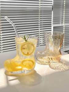 Copo Transparente em Forma de Bota com Canudo, Copo Plástico Reutilizável para Bebidas Frias em Festas e Bares - Product Image 5
