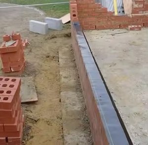 แผ่นเมมเบรนกันน้ำโพลิเมอร์ DPC Damp Proof Course |   ป้องกันการเสื่อมสภาพ ทนทานต่อการใช้งานยาวนาน ทนกรดด่าง สำหรับผนังอาคาร - Product Image 4