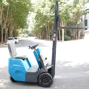Montacargas de Tres Ruedas con Certificación CE, Capacidad de 0.5 a 1 Tonelada, Diseño de Contrapeso Tipo Carro con Altura de Elevación Ajustable para Pasillos Estrechos - Product Image 1