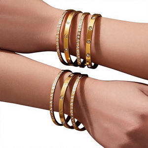 Bracelet à fermoir géométrique en acier inoxydable électroplaqué Mili avec zircon, style européen et américain, polyvalent pour un port superposé - Product Image 1