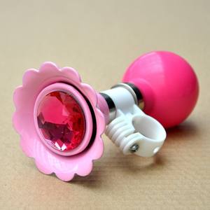 <span class=keywords><strong>Klaxon</strong></span> de vélo pour enfants Scooter cloche haut-parleur pour filles ou garçons cadeau vélo <span class=keywords><strong>klaxon</strong></span> à air enfants vélo décoration métal trompette - Product Image 4