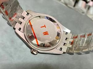 Reloj de Buceo Mecánico Automático de Alta Calidad con Cristal de Zafiro, Esfera con Resistencia al Agua de 50 Bares, Correa de Acero Inoxidable y Calendario - Product Image 6