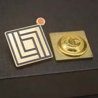 Badge métallique personnalisé Singapour 'H' en émail souple, alliage de zinc, avec aimant, épingle de revers tendance pour l'identification et les souvenirs