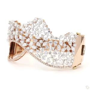 Elegante Brazalete de Diamantes Dorado para Mujer, Diseño Premium, Acabado Pulido Brillante, Ligero y Cómodo, Regalo de Joyería para Toda Ocasión - Product Image 4