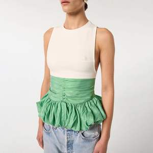 Top de punto con bloques de color y volantes, de longitud regular, sin mangas, ajustado para mujer - Product Image 3