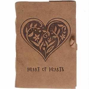 Cahier vintage en cuir gaufré avec coeur celtique fait à la main avec pages vierges pour journal intime pour hommes et femmes - Product Image 1