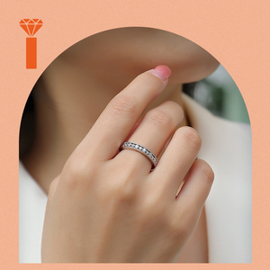 Anillo de mujer vintage de plata de ley 925 chapada en plata con moissanita de corte redondo graduado, engaste de puntas compartidas y borde de milgrain, tipo banda de eternidad - Product Image 6