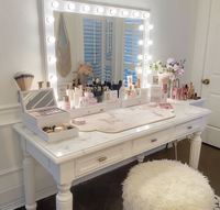Coiffeuse sur pied éclairée en bois massif de style européen moderne pour femme, avec rangements et fonctionnalités réglables, blanche, pour chambre, appartement, hôtel