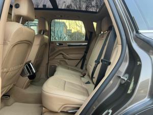 <span class=keywords><strong>Cayenne</strong></span> 3.0T Platinum Edition 2014, SUV 5 places, automatique, conduite à gauche, sièges en cuir foncé, essence, bon état, prix avantageux - Product Image 4