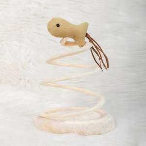 Оптовая продажа: Новая игрушка для кошек и собак — пружинный диск-грызунок из льна, шерсти и металла с аппликацией в виде рыбы для игр - Product Image 4