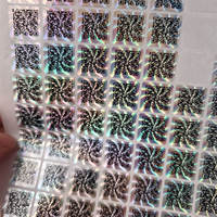 Impression personnalisée de code QR/numéro de série, autocollant holographique 3D anti-contrefaçon à usage unique sur feuille en rouleau