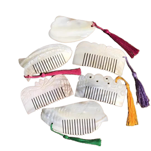 หวีเปลือกหอยธรรมชาติแกะสลักด้วยมือ งานฝีมือเปลือกหอยสังข์ ของขวัญชิ้นเล็ก ของตกแต่งบ้าน ของที่ระลึก - Product Image 1