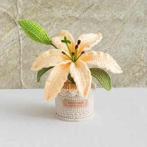 Ramo de lirios de hilo tejido a mano con acabado personalizado, adorno en maceta, regalo de flores simuladas. - Product Image 4