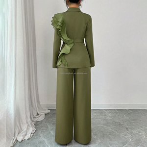 Traje de Blazer con Cuello de Organza con Volantes Personalizado para Mujer, con Pantalones y Cinturón, Conjunto Ejecutivo para Damas - Product Image 2