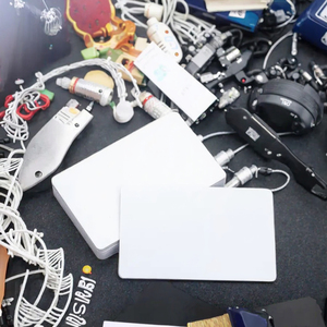 Tarjeta RFID de Control de Acceso Impermeable de PVC Blanca con Chip F08, Frecuencia de 13.56MHz, Interfaz de Comunicación NFC para Uso en Hoteles - Product Image 2